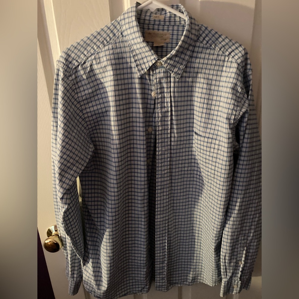 Men’s American Eagle Outfitters casual long sleeve button down shirt. Size M